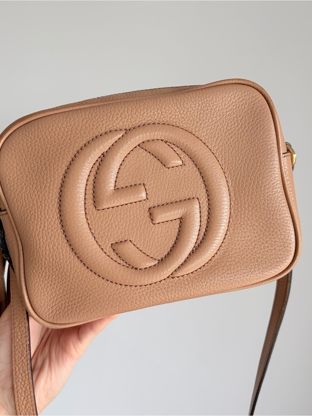 Gucci Crossbody Bag in Tan Pebbled Leather